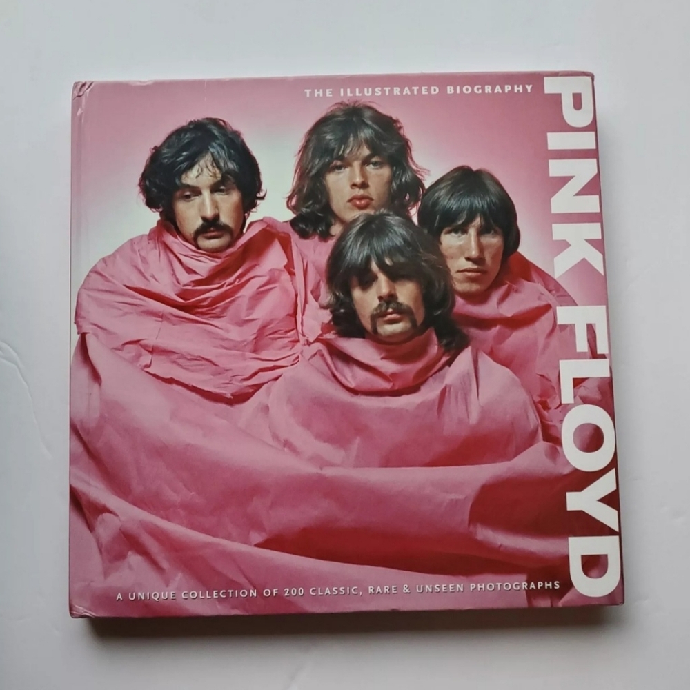 💙 Pink Floyd - The Illustrated Biography - Hardcover Edition By Marie Clayton